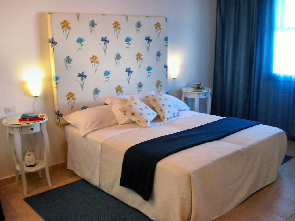 La Jacaranda Hotel SantʼAntìoco 0*,  Italia