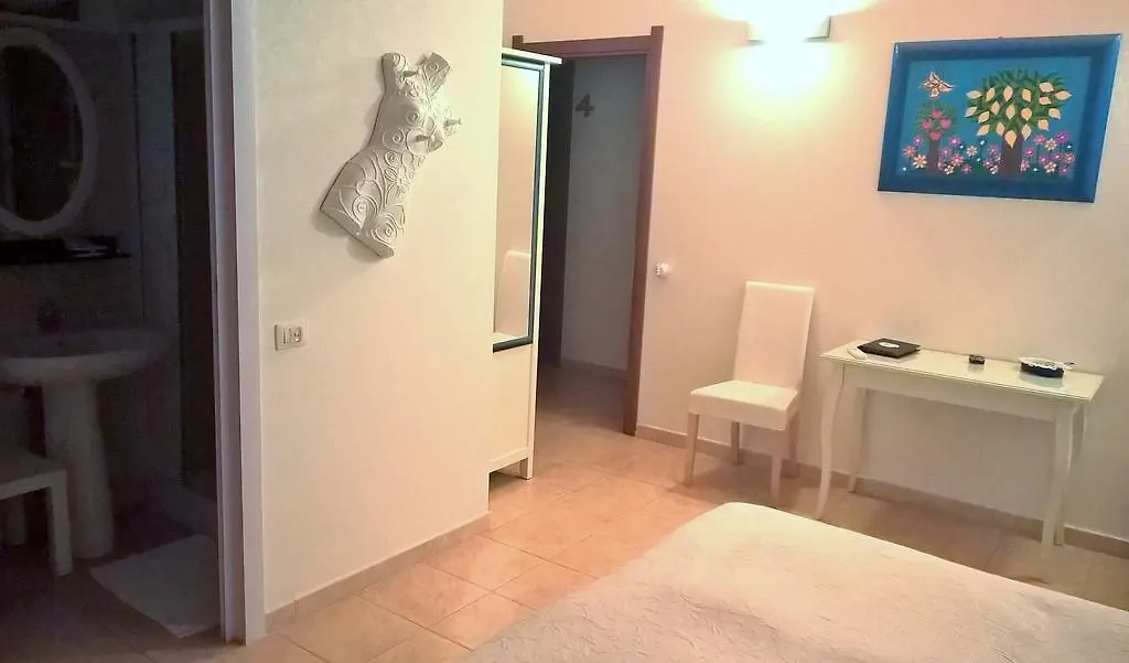 Affittacamere La Jacaranda Hotel SantʼAntìoco
