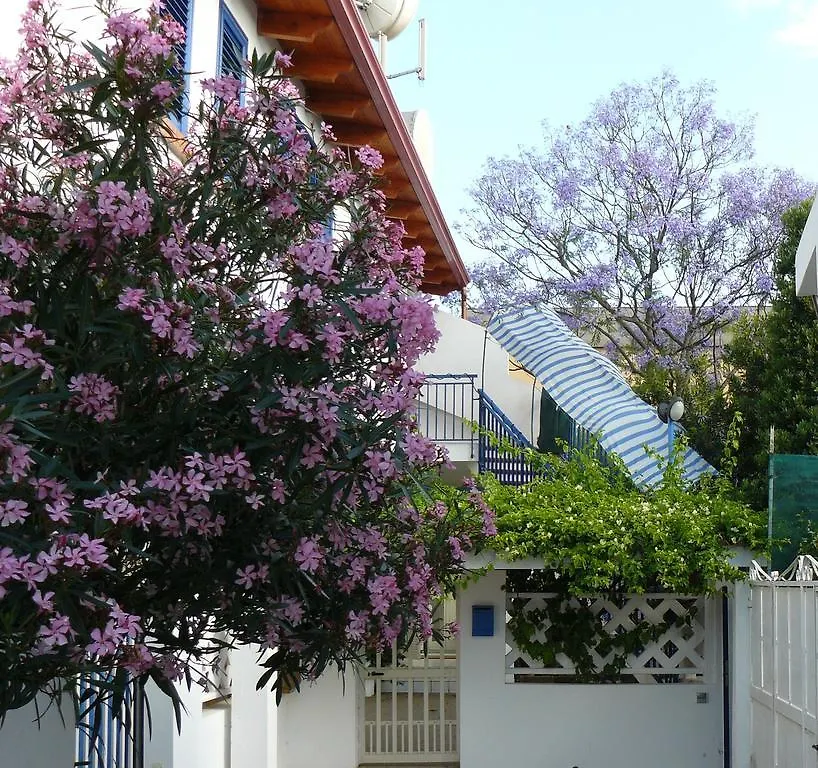 La Jacaranda Hotel SantʼAntìoco Affittacamere