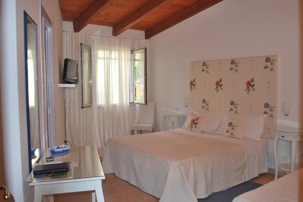 La Jacaranda Hotel SantʼAntìoco 0*,