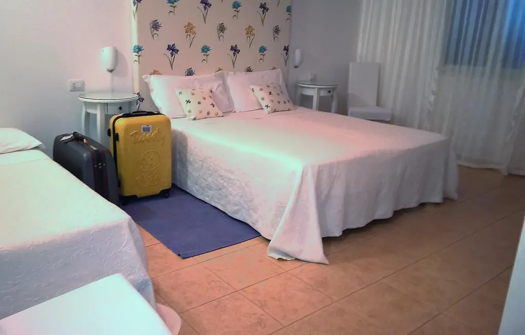 Affittacamere La Jacaranda Hotel SantʼAntìoco