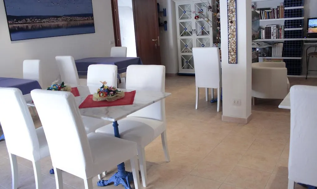 La Jacaranda Hotel SantʼAntìoco